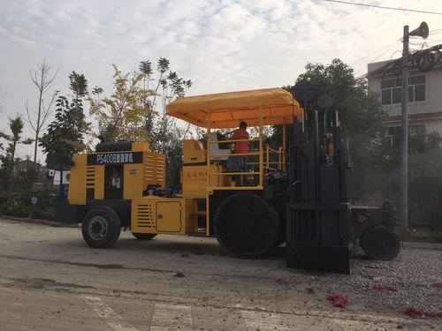 預(yù)先儲備先進(jìn)設(shè)備,培養(yǎng)專業(yè)過硬的技術(shù)人才,成都昊遠(yuǎn)工程機(jī)械設(shè)備租賃