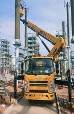 曲臂高空車出租多少錢一次 峻英捷工程機(jī)械設(shè)備 德保資訊